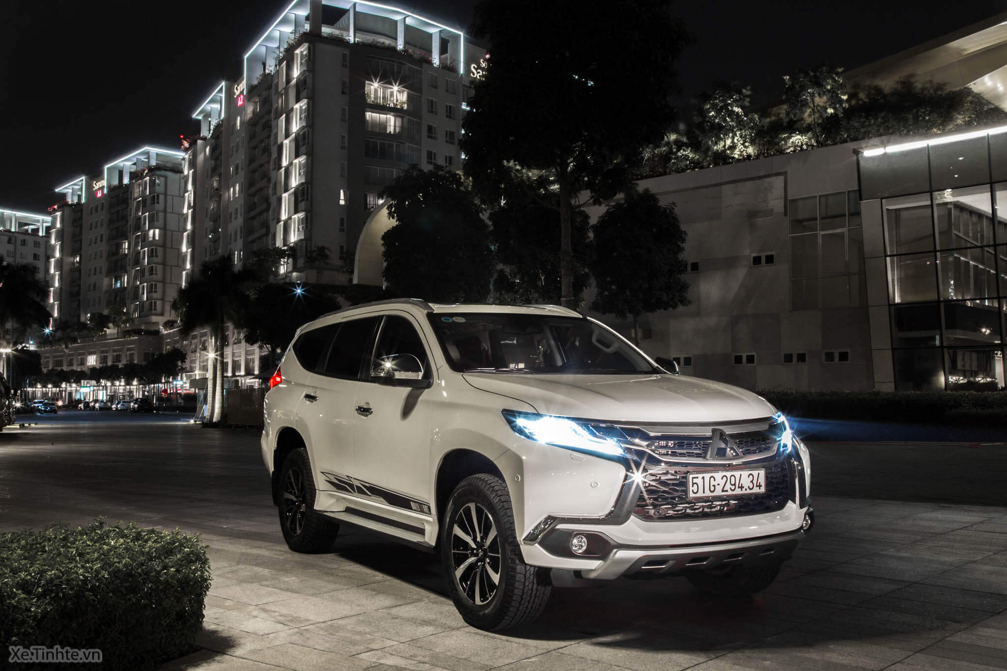 ĐÈN PHA LED BẢN CAO CẤP CHO PAJERO SPORT 2017