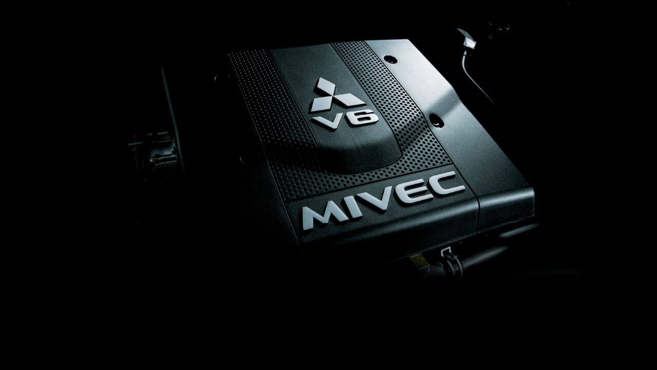Động cơ 3.0 V6 MIVEC mạnh mẽ