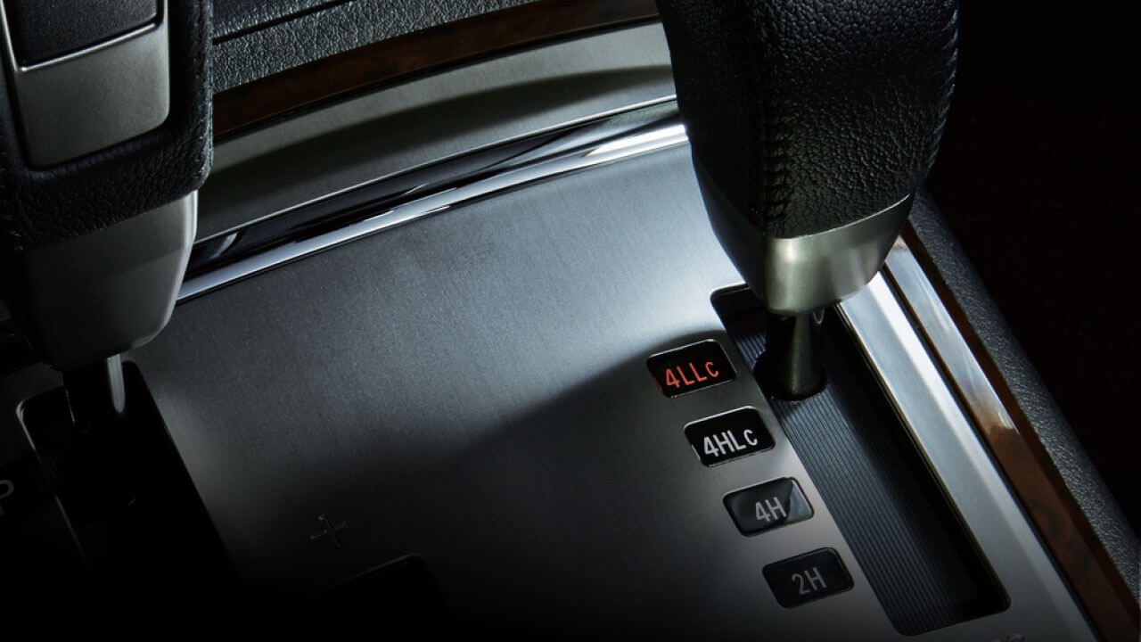 Hệ thống truyền động 4×4 Super Select-II với khóa vi sai cầu sau