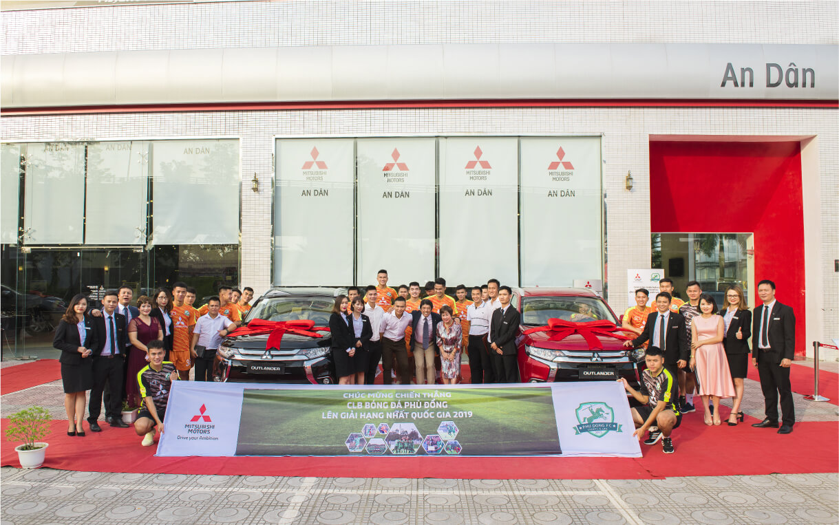 Mitsubishi Motors Việt Nam cùng CLB bóng đá Phù Đổng mừng thăng giải Hạng Nhất Quốc gia 2019