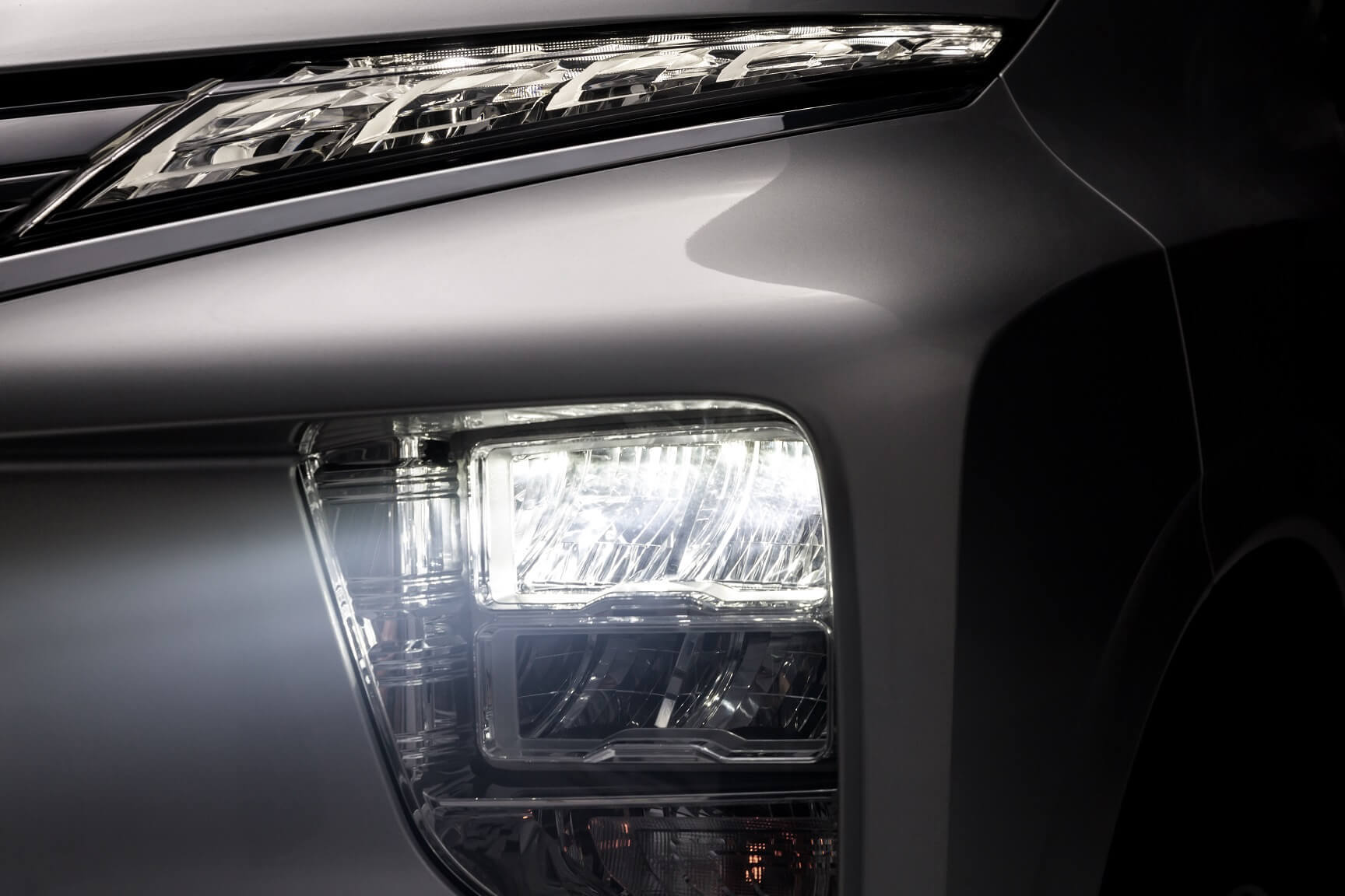 Đặc biệt, Xpander 2020 được trang bị đèn chiếu sáng phía trước công nghệ Bi-LED