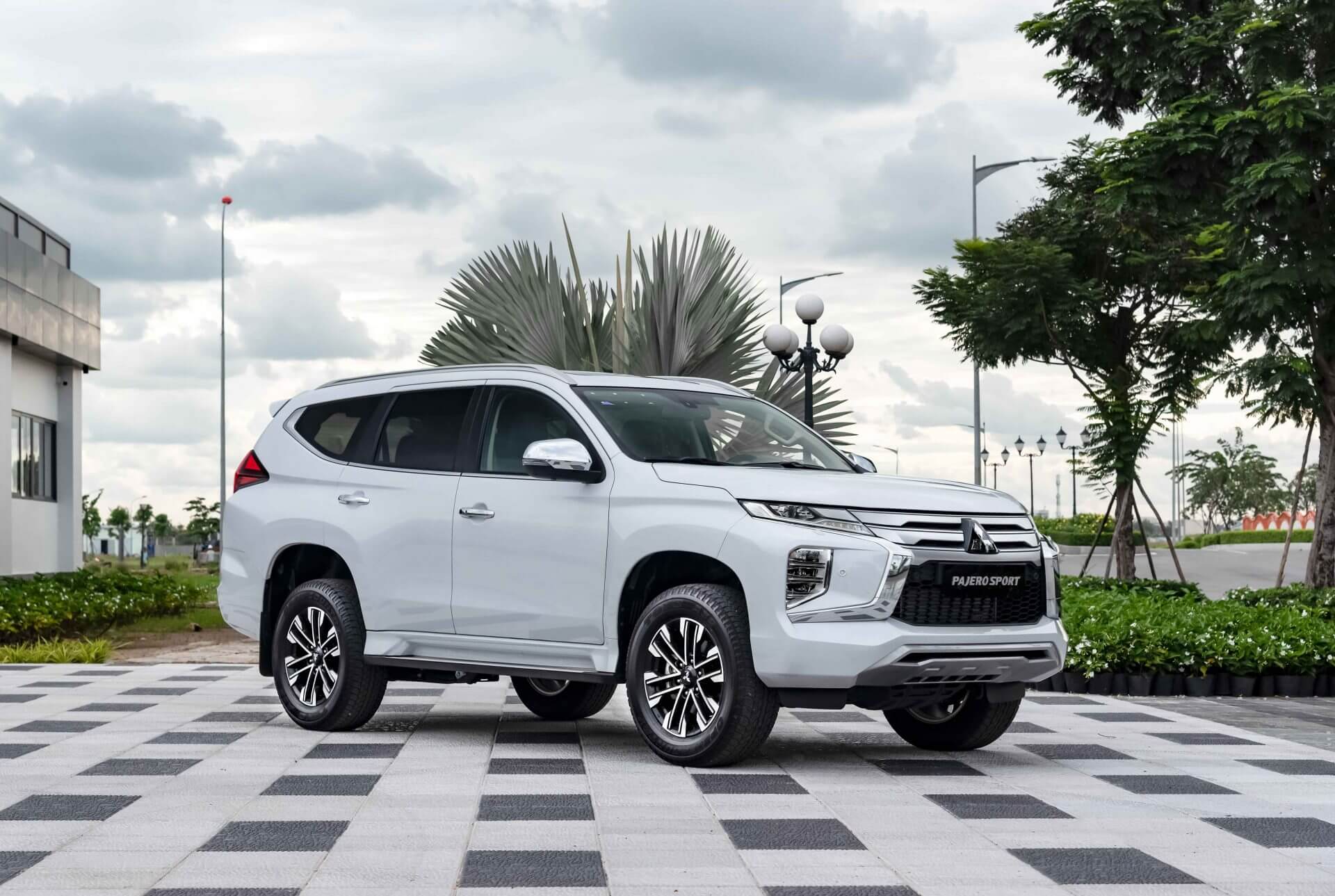 Mitsubishi Pajero Sport 2020 được ra mắt tại VN đắt nhất 1345 tỷ  Ôtô