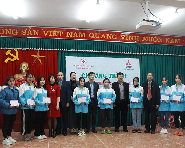 Mitsubishi Motors Việt Nam tài trợ 100 suất học bổng Học kỳ 2 năm học 2020-2021 cho các em học sinh, sinh viên vượt khó khăn nỗ lực trong học tập tại các Tỉnh Thái Nguyên và Quảng Ngãi.