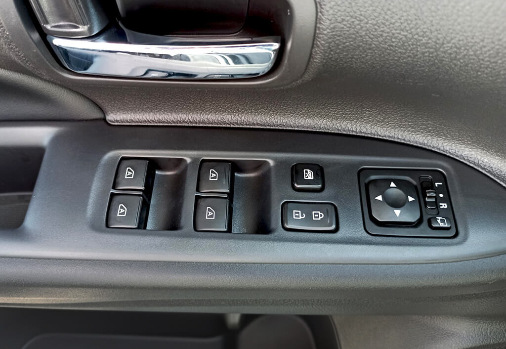 Theo điều tra và xác minh của MMV thì hiện tượng này liên quan đến chương trình điều khiển bên trong công tắc phía lái xe.