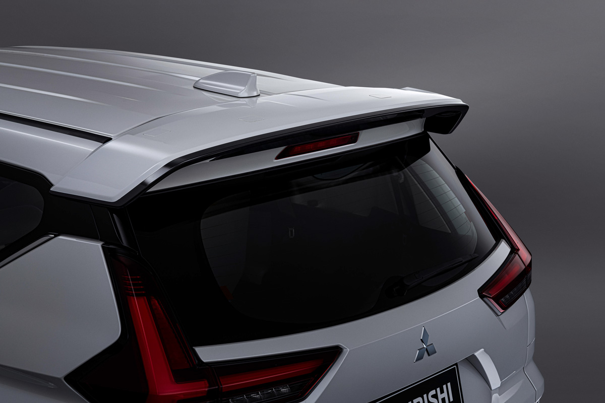 Mitsubishi life. Спойлер на rp2. Tailgate Spoiler. Мицубиси лайф.