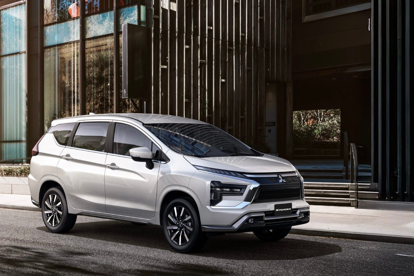 Thiết kế ngoại thất xe MPV 7 chỗ Mitsubishi Xpander gầm cao 225mm